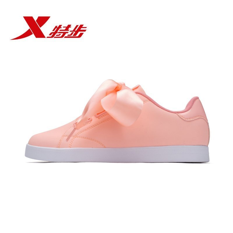 特步(Xtep)女子板鞋2018舒适经典低帮小粉鞋蝴蝶结绑带运动鞋时尚小白鞋板鞋982118319395