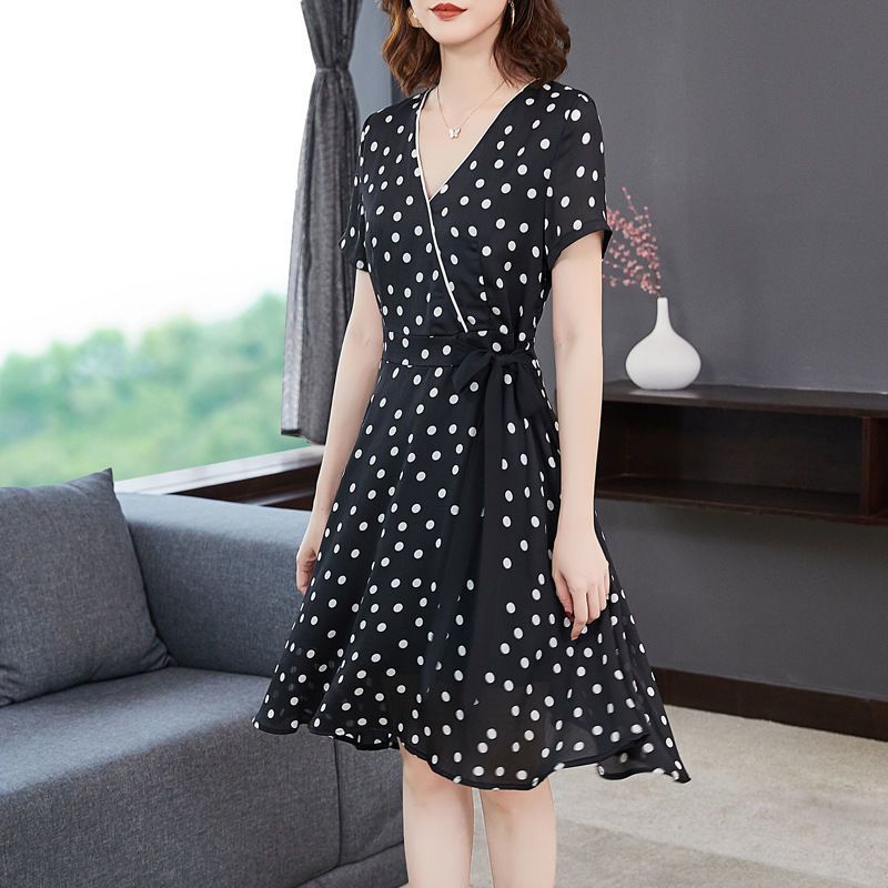 美动态大码女装洋气波点裙子2022夏季新款胖妹妹显瘦绑带连衣裙