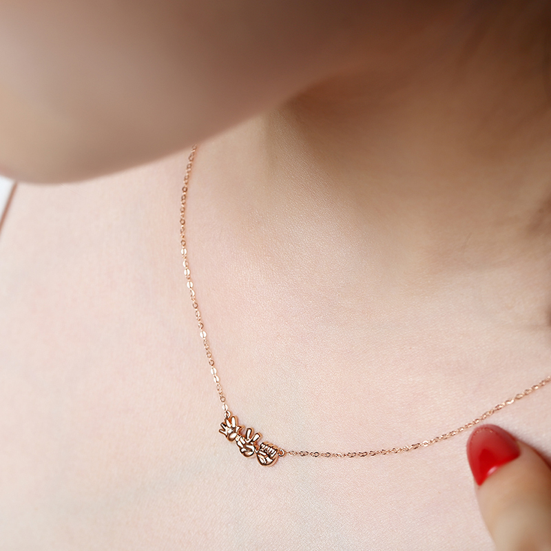 水贝珠宝(SHUIBEI JEWELRY) 18K金石头剪刀布黄金钻石项链 创意礼物首饰饰品 锁骨链 18K玫瑰金
