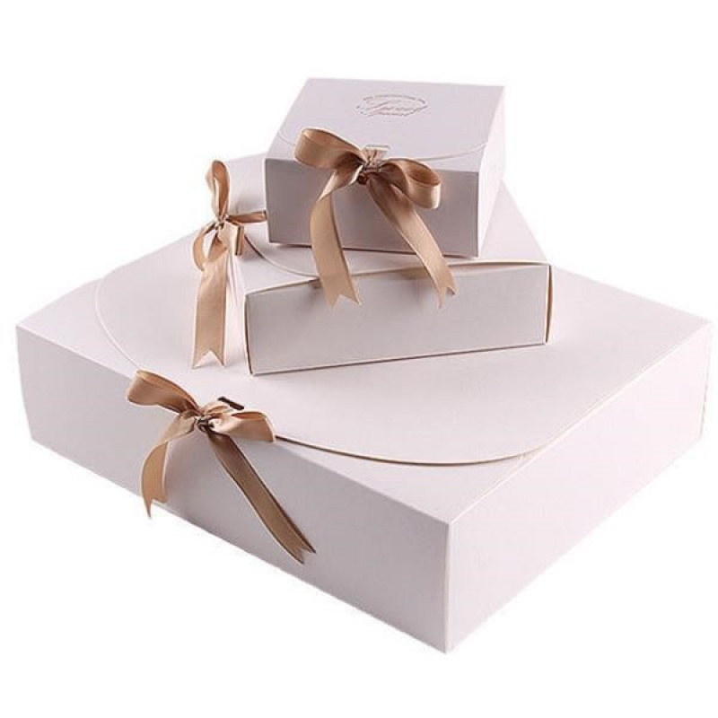 男生高跟鞋礼盒包装盒盒大号可放鞋盒衣服回礼盒白色含拉菲草灯串贺卡