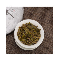 老同志银饼2018银饼600g云南普洱茗茶黑茶生普生茶叶勐海老树古树茶区