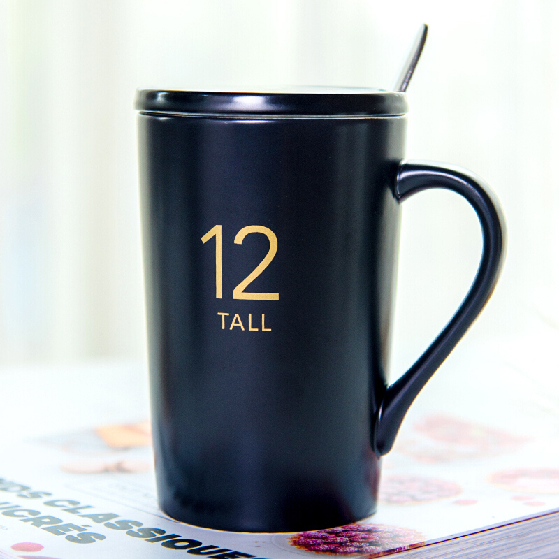 亿嘉IJARL 创意陶瓷马克杯情侣咖啡杯牛奶杯带盖带勺办公杯水杯子 12盎司亚光黑