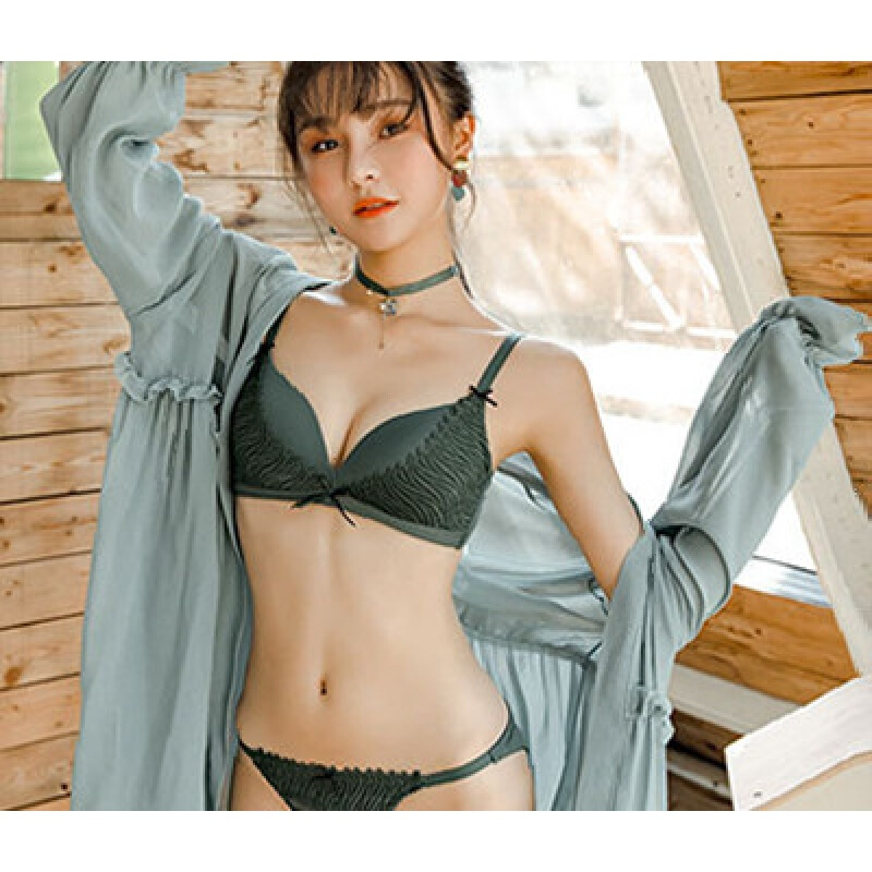 波迷娜(BOMINA)往季新款小胸聚拢法式三角杯内衣女薄款性惑聚拢上托无钢圈文胸套装