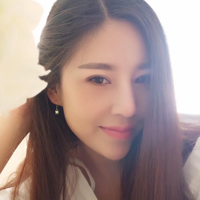 s925纯银极光方糖耳环 韩国水晶耳环 超闪简约方糖耳线女气质耳坠送女朋友老婆生日礼送女朋友七夕情人节礼物