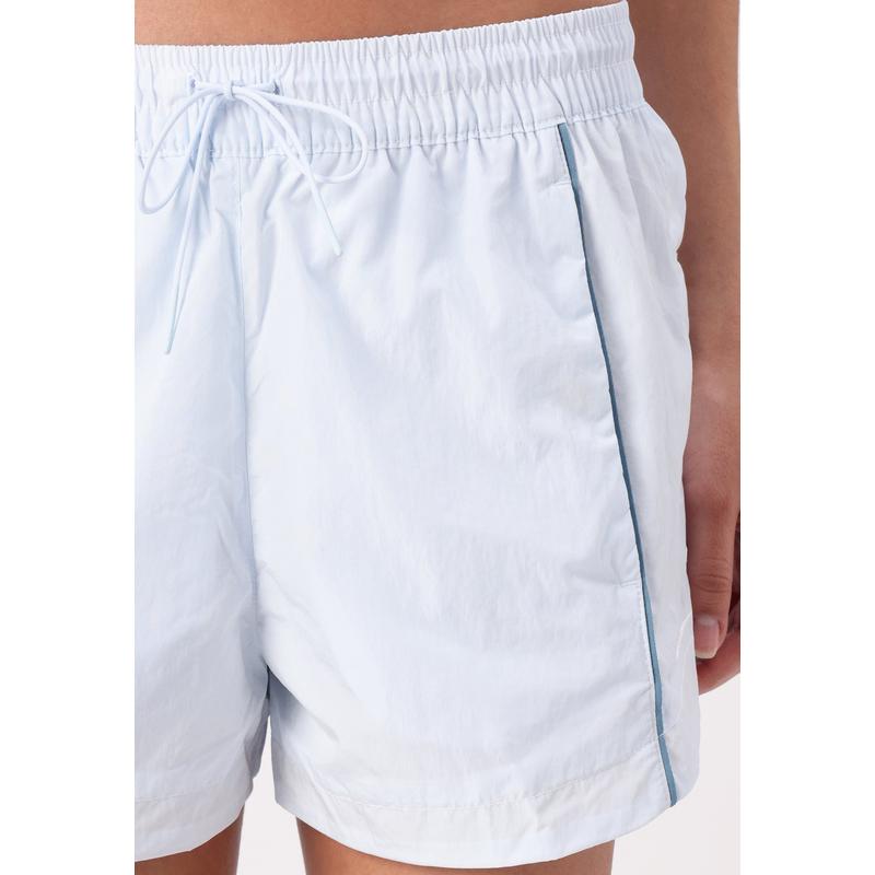 Nike女款短款运动裤清新蓝色调侧口袋设计透气舒适高清大图