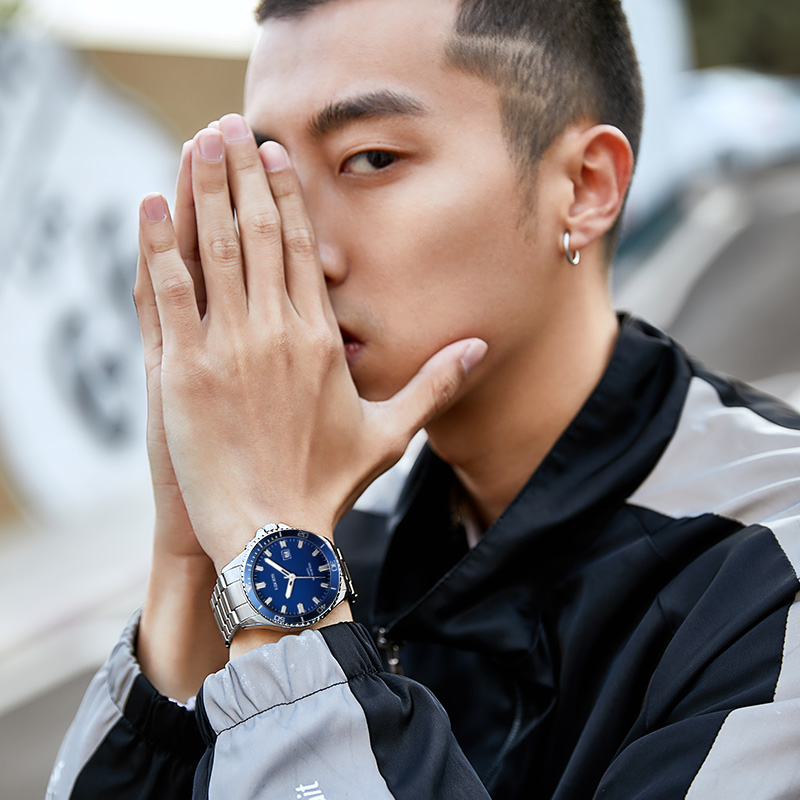 依波表(EBOHR)飞驰运动风100米防水蓝面夜光钢带石英表51490218高清大图