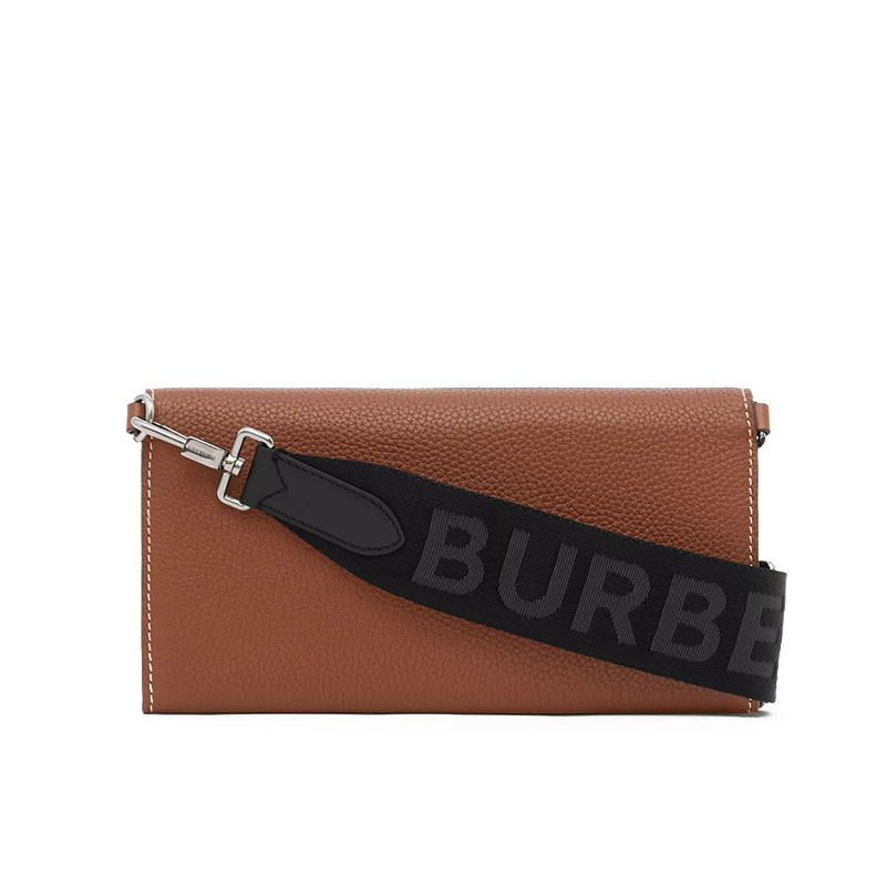 预订 BURBERRY 博柏利 粒纹皮革钱夹(含可拆式背带)斜挎包 8025532
