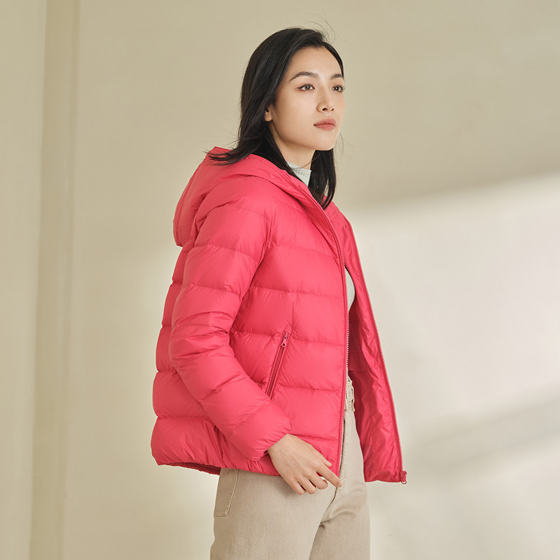 坦博尔2022新款轻薄短款羽绒服女时尚多色连帽休闲保暖便携外套