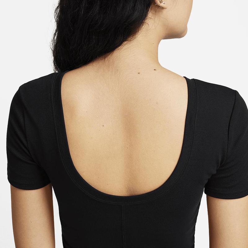耐克(NIKE)海外代购耐克nike FN3664-010女款新款专柜运动T恤时尚短袖