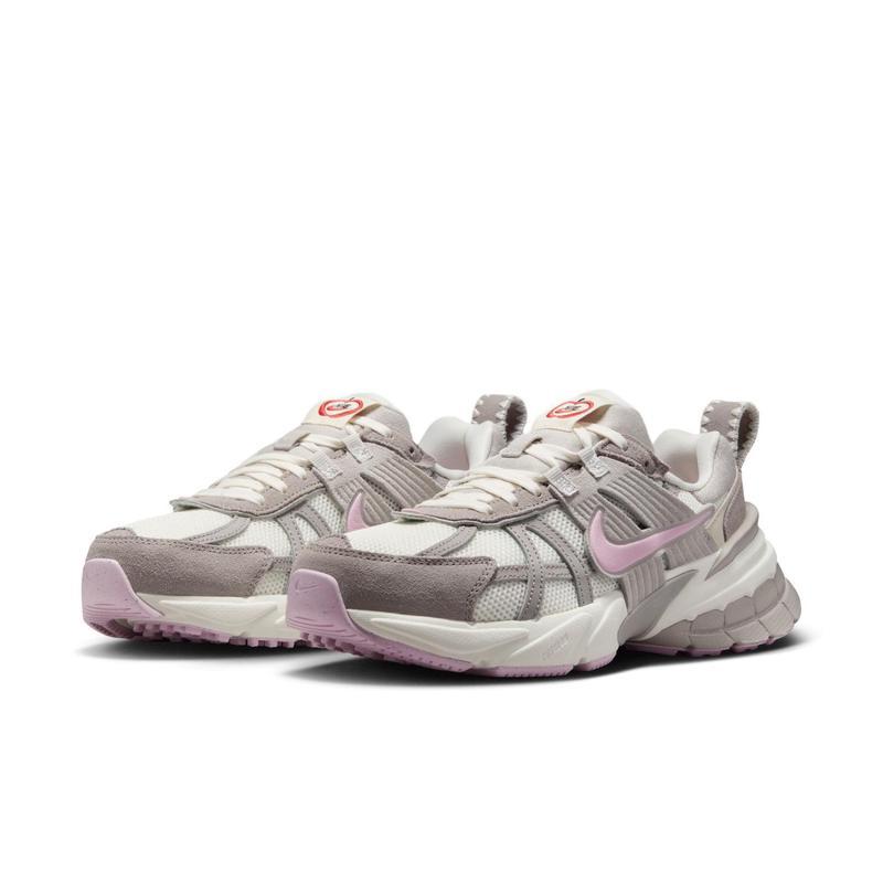 耐克(NIKE)女鞋休闲板鞋轻便百搭时尚潮流运动鞋春秋季通勤女款V2