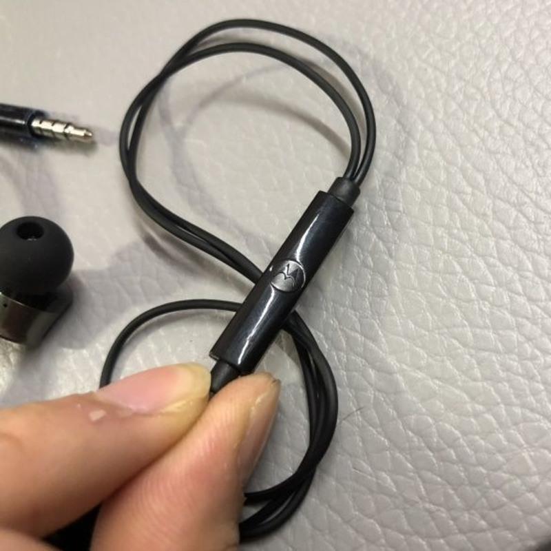 摩托罗拉moto入耳式耳机麦克风线控安卓苹果手机通用