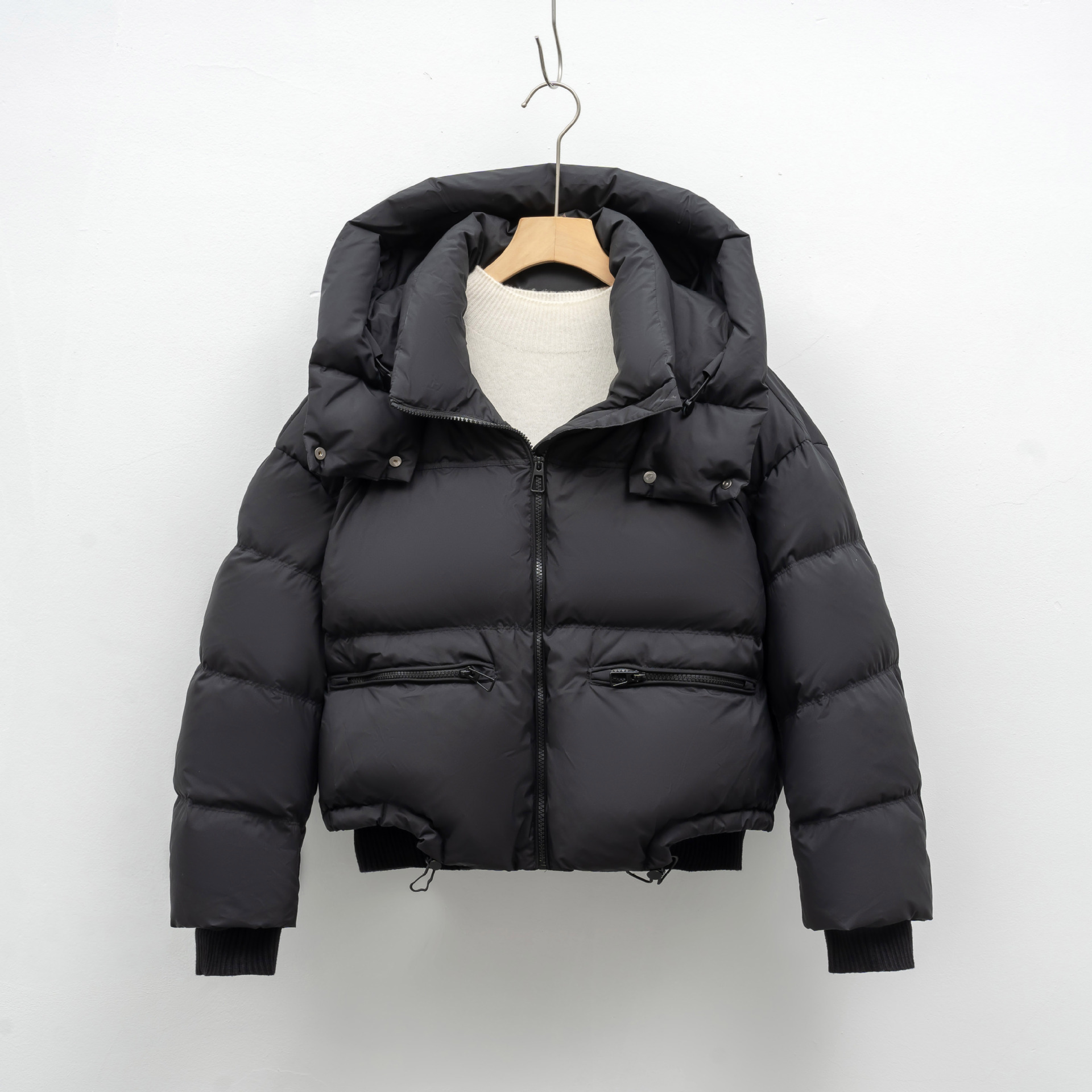 短款冬季白鸭绒时尚简约面包服加厚保暖蓬松外套羽绒服女高清大图