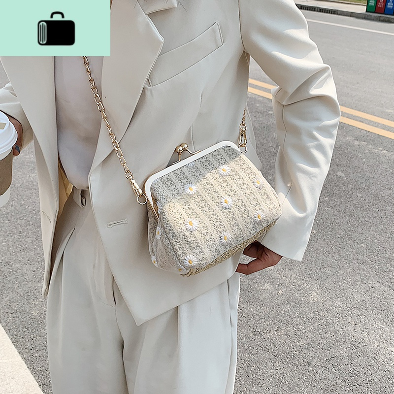今年流行的小包包女2020新款潮韩版百搭斜挎包时尚编夹口贝壳包NEW LAKE女士单肩包