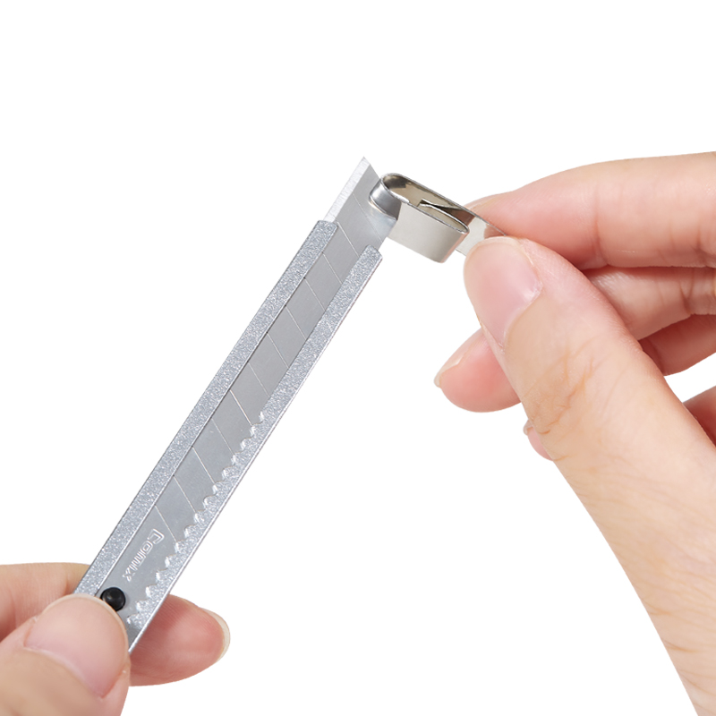 齐心 B2806 金属美工刀 小号9mm 镍高清大图