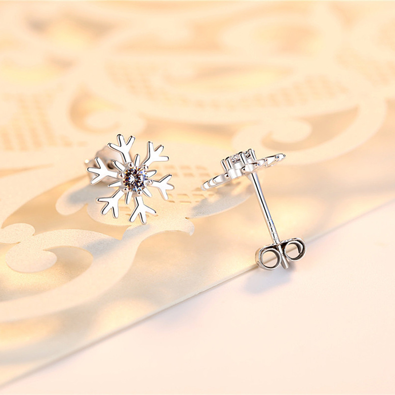 圣诞新品奥沃姿s925纯银耳钉女简约气质韩国创意个性潮人学生百搭雪花
