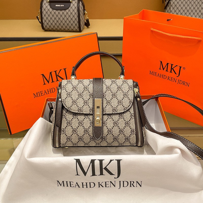 MKJ专柜正品欧美复古包包女2023新款水桶包洋气轻奢品字母手提斜挎包百搭单肩包小方包高清大图