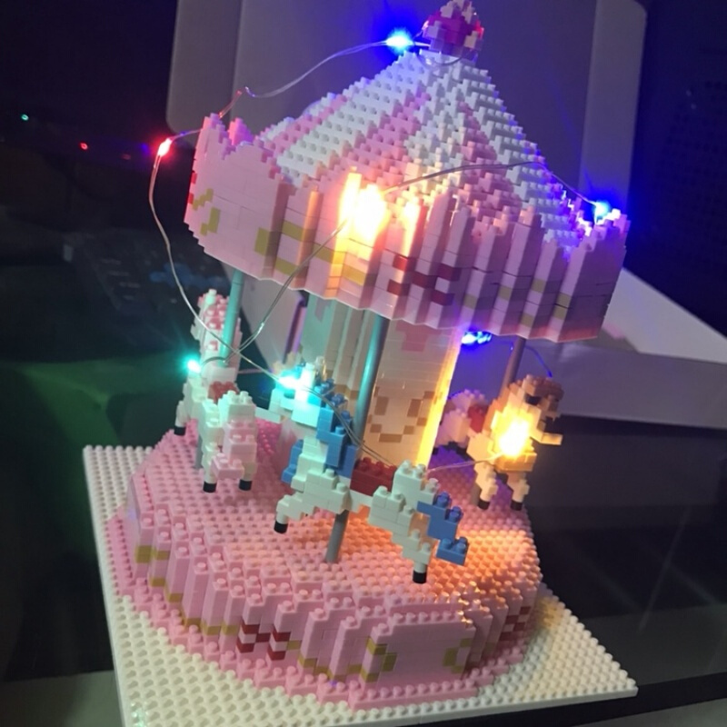 网红同款微型小颗粒兼容乐高旋转木马夹娃娃机蛋糕积木