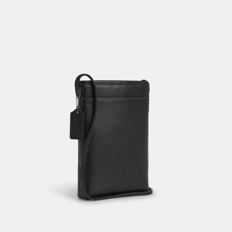 男士时尚斜挎包可调节肩带耐磨防滑户外背包高清大图