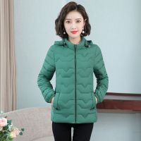 2021新款棉衣女短款羽绒棉服中老年外套修身妈妈装秋冬装显瘦棉袄 绿色 L 80-105斤