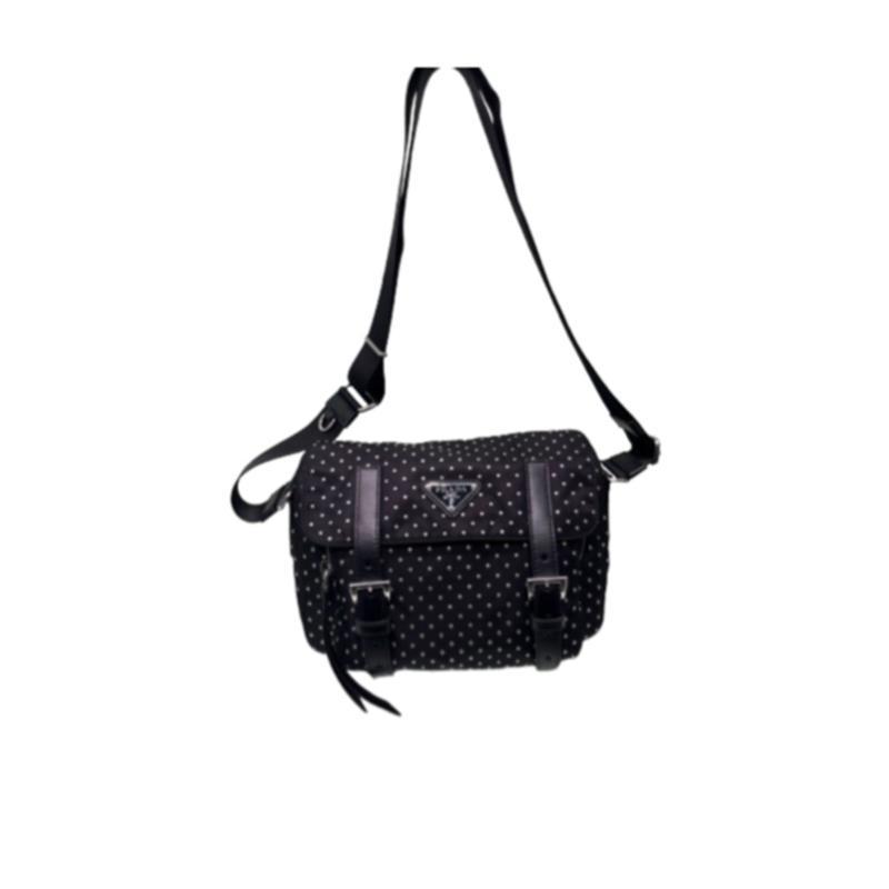 普拉达(PRADA)女士单肩包可调节肩带时尚大方休闲挎包品牌标识设