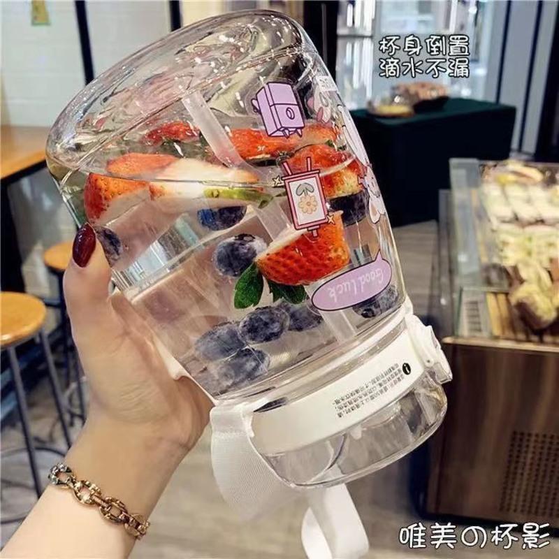 学生大容量水杯带吸管双饮户外背带冷水壶耐高温防摔塑料杯子女 白色双饮1400ml(送大礼包