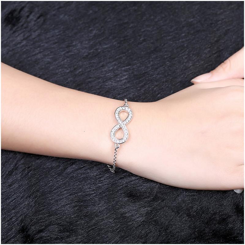 B017 Women Gold Flower Bracelet 日韩时尚镀玫瑰金水晶女手链送女朋友七夕情人节礼物