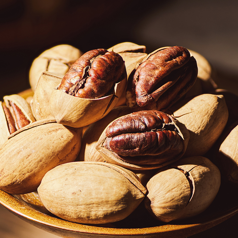 皇家臻味·1520g御品坚果礼盒6种纯坚果皮革绑带与金属扣件颜值出众精致礼盒高清大图