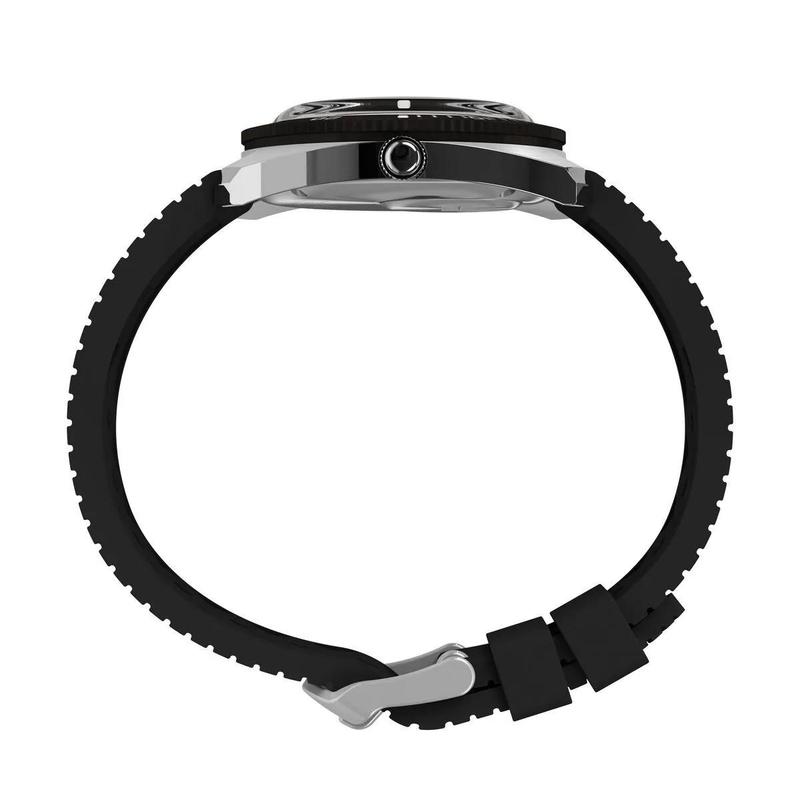 复刻年代赛车石英表黑盘橡胶表带多功能计时腕表高清大图