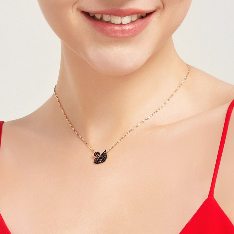 SWAROVSKI 施华洛世奇 蓝色渐变天鹅项链女黑色天鹅锁骨链