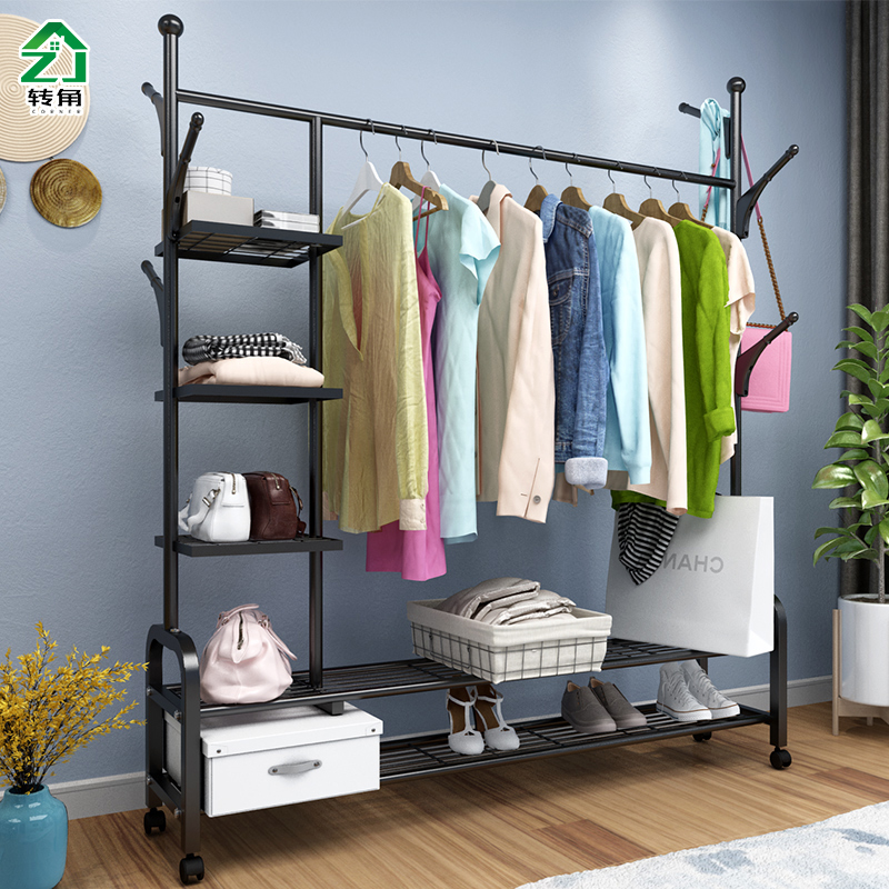 卧室的落地衣架