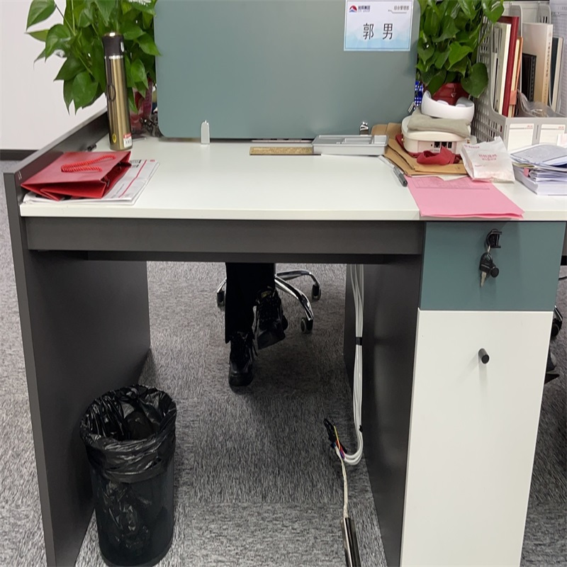 易企采办公家具职员办公桌简约现代单人位桌椅组合员工单人隔断办公室