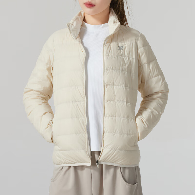特步(XTEP)女装新款防风轻薄时尚潮流立领保暖运动羽绒服 976428190030豆皮色