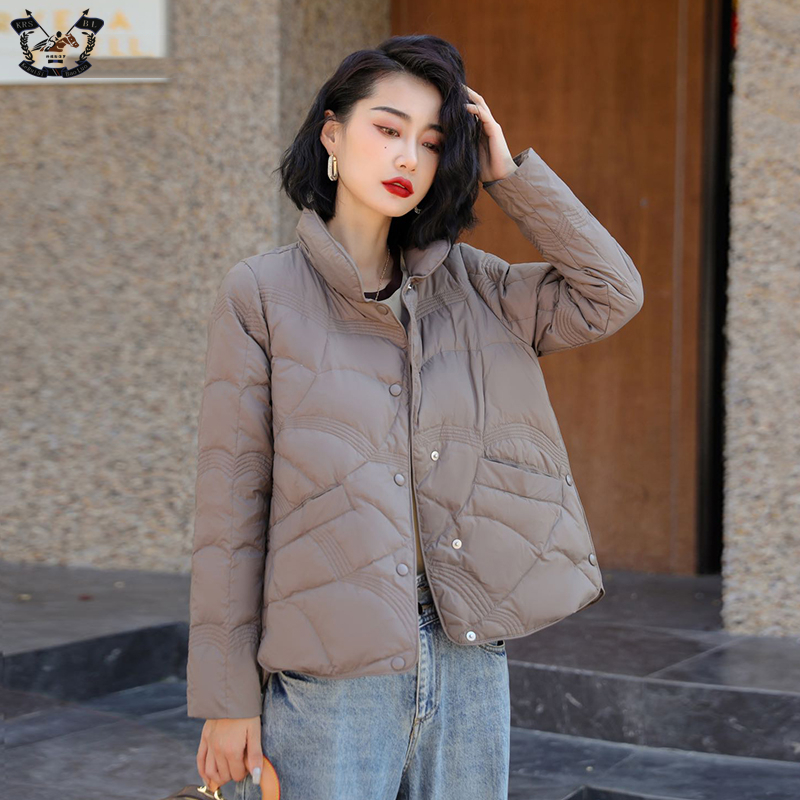 [苏宁专供]科瑞斯保罗22年秋冬新品鸭鸭同款祥云图羽绒服女士短款轻薄