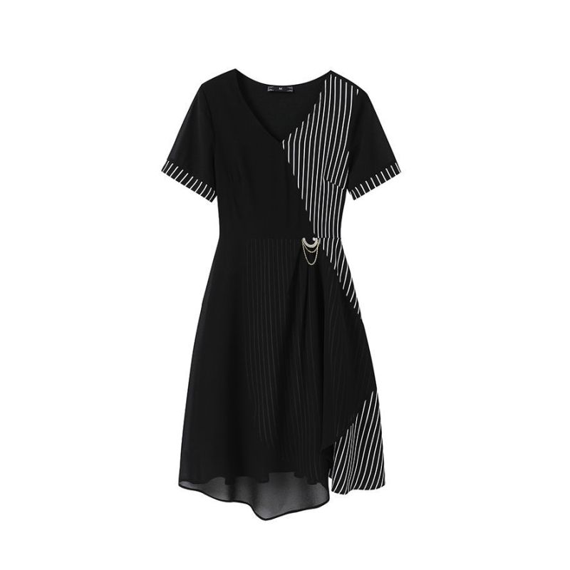 美动态大码女装2022夏季新款胖妹妹不规则V领气质条纹显瘦连衣裙