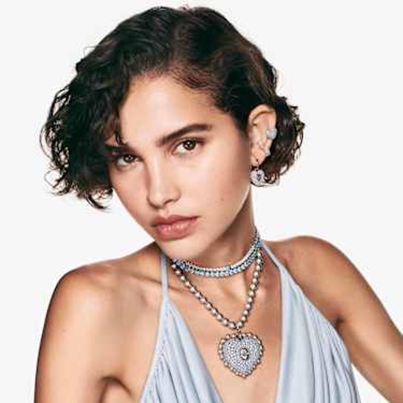 施华洛世奇(SWAROVSKI)蓝心舞动水晶镂空耳钉浪漫优雅时尚女性饰高清大图