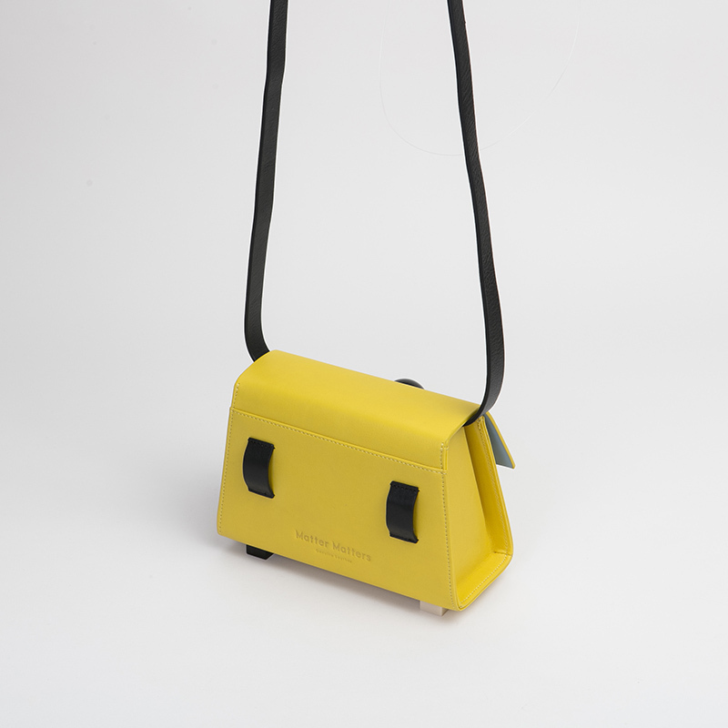 MATTER MATTERS GALLERY 牛皮几何造型纯皮小方腰包/单肩斜挎包 黄色