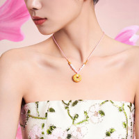 周大福SOINLOVE蜜粉金十里红妆锦鲤平安扣婚嫁黄金吊坠配绳女VR1477