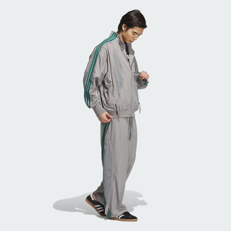 阿迪达斯(adidas)中性风防风透气运动夹克适合男女穿着