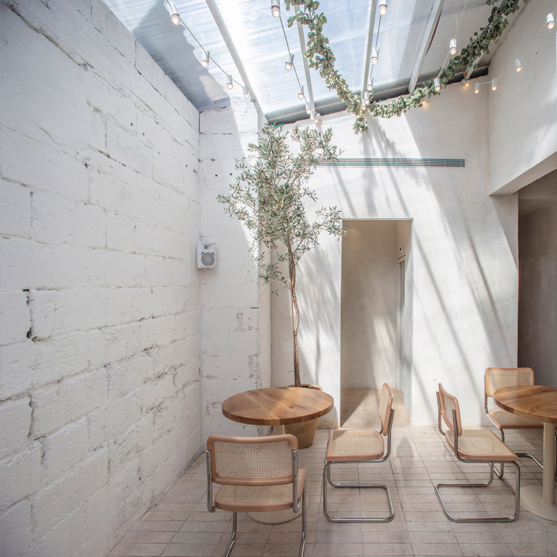 汐岩北欧风现代简约实木小圆桌子奶茶甜品店咖啡桌餐桌椅组合高清大图