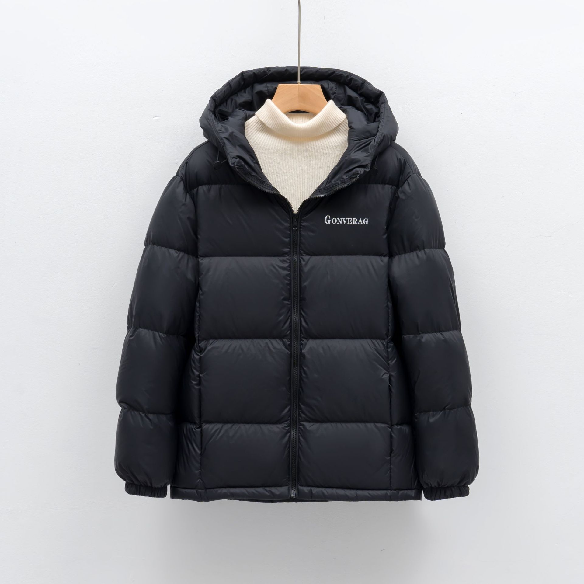 休闲鸭绒短款面包服羽绒服女连帽加厚冬季简约纯色外套_331 黑色 S