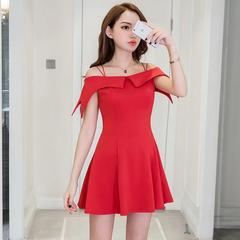 夜场女装性感2018新款夏季气质显瘦一字肩露肩带裙小礼服连衣裙黑色