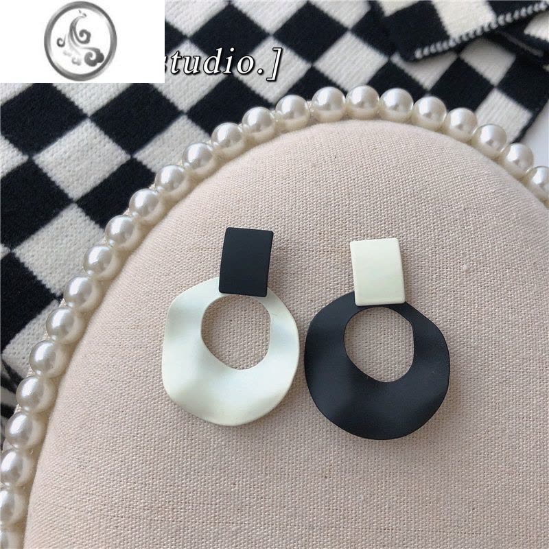 JiMi黑白撞色耳钉~ins冷淡风气质不对称耳环女百搭圆形复古耳饰潮耳夹图片
