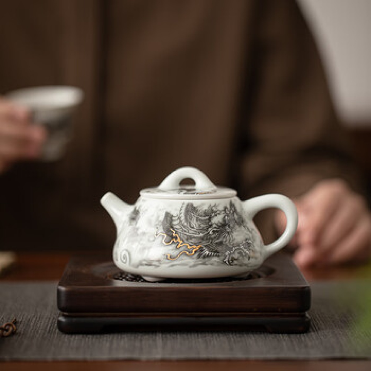 苏氏陶瓷(SUSHI CERAMICS)水墨龙腾盛世(石瓢壶)非遗传承人苏爱珍老师作品泡茶壶_高清大图