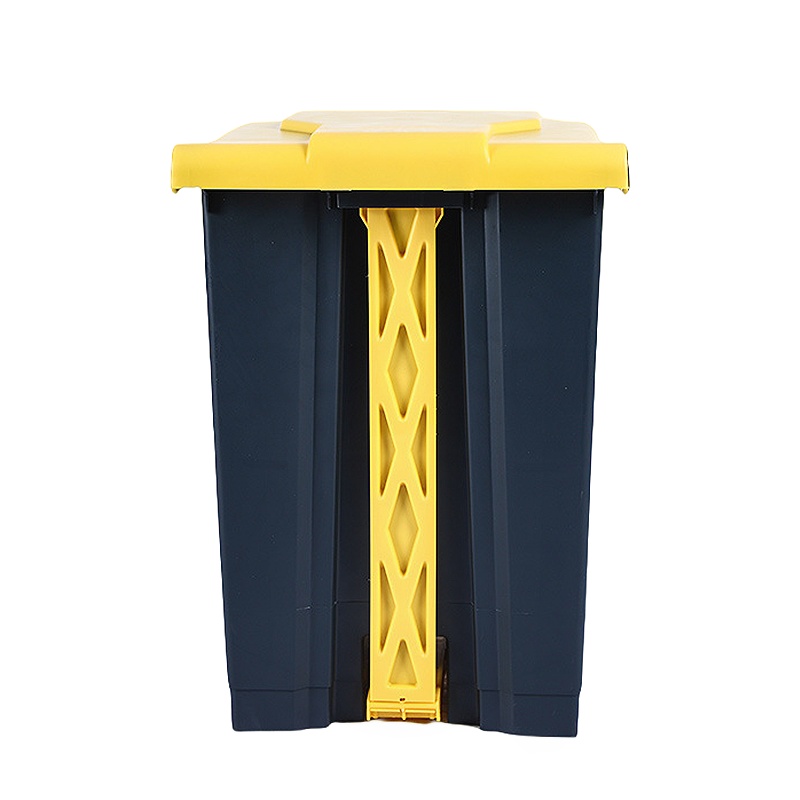 珂攸洋脚踩垃圾桶个高清大图