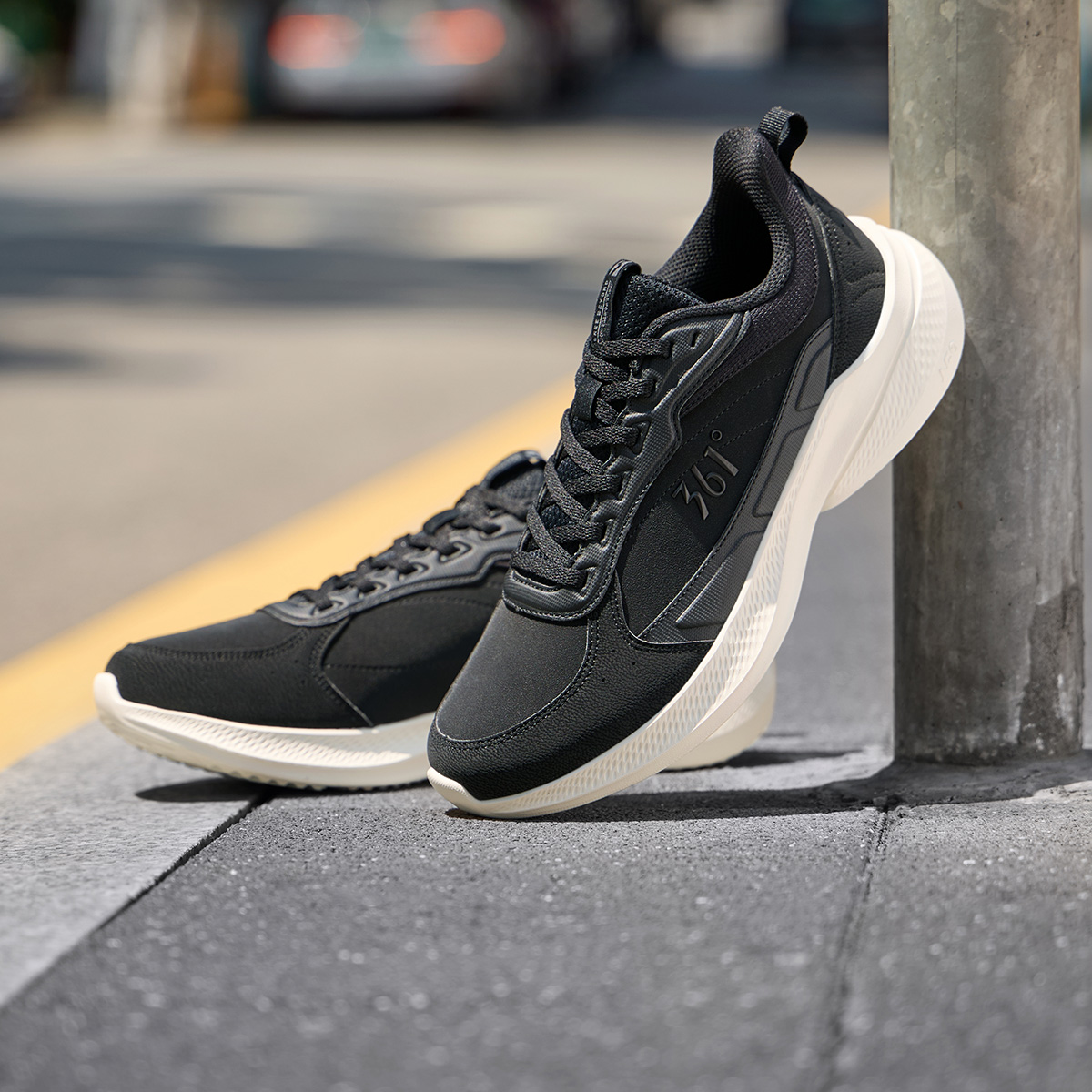 361°男鞋运动鞋新款全黑鞋子皮面舒适跑鞋轻便回弹跑步鞋男高清大图