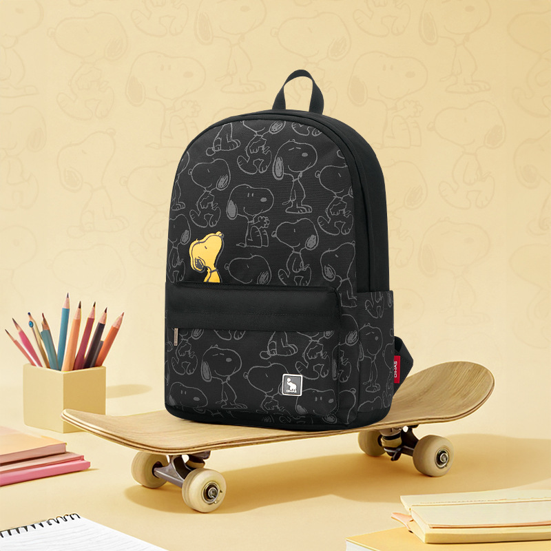 爱华仕(OIWAS)史努比联名款 防泼水双肩包 OCB5160高清大图