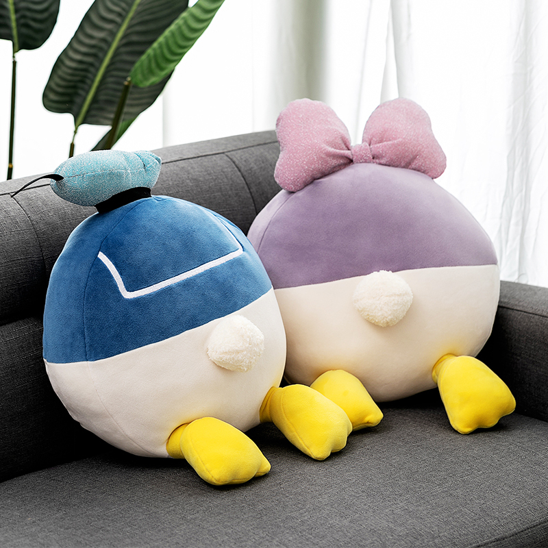 MINISO/名创优品米奇唐老鸭黛丝系列趣味抱枕毛绒玩具