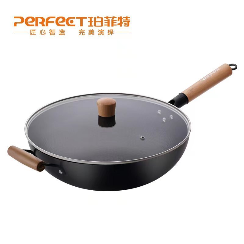 PFT-8069 锻打老铁锅34CM(含盖彩盒装) 鱼鳞纹理不易粘锅 手工千万次锤打使用年限长 健康烹饪0涂层
