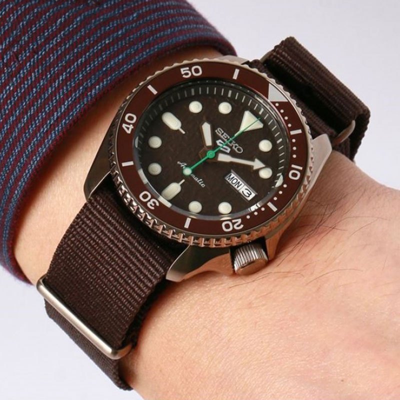 精工seiko手表新盾牌5号系列100米防水自动手动上链钢带绿水鬼运动