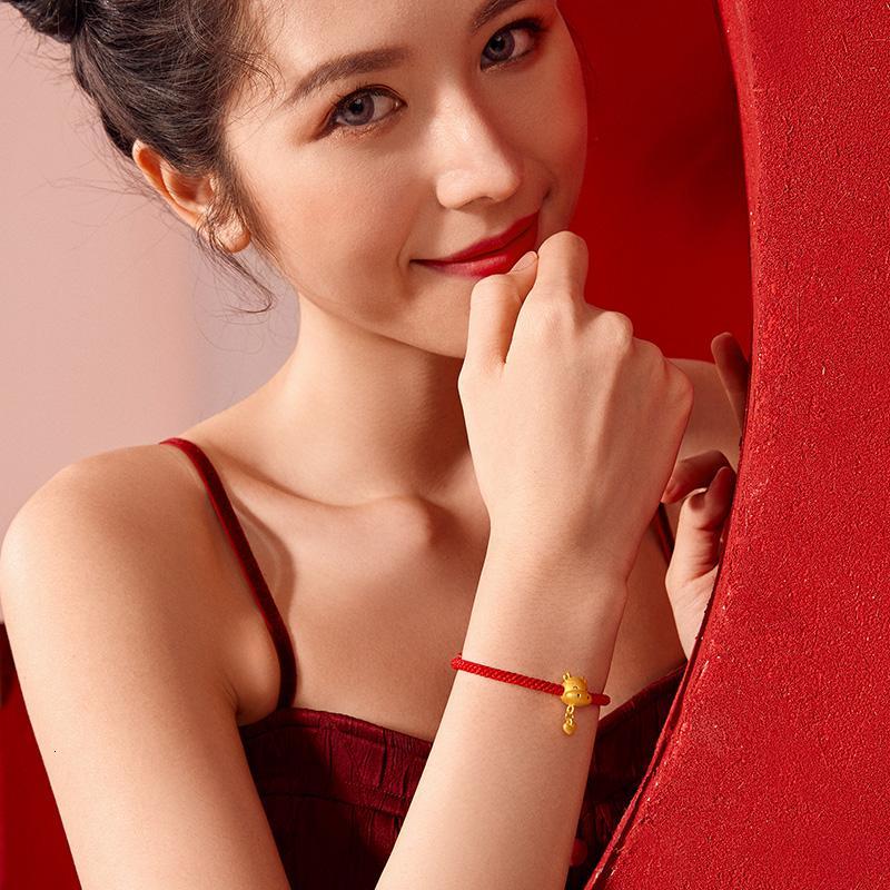 周六福zhouliufu黄金手链定价女3d硬金爱心小吊坠生肖本命萌牛红绳